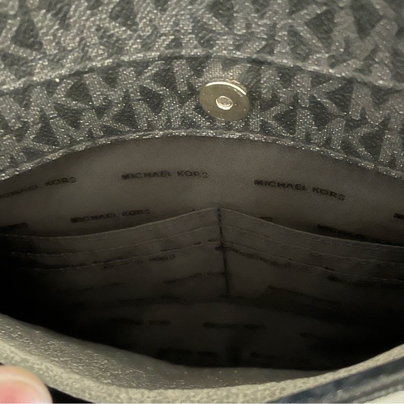 NWOT Michael Kors Jet Set Black Gray Monogram Medium Snap Front Pocket Tote - Picture 5 of 16